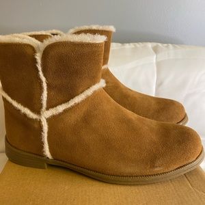 Girls tan UGG boots size-3 for $35